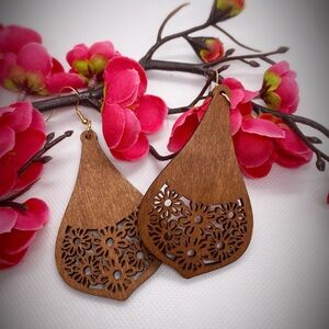Stunning Retro Style Wooden Flower Dangle Earrings